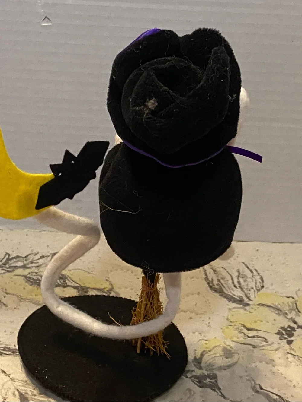 Annalee White Cat Halloween Witch with broomstick and Moon 2008